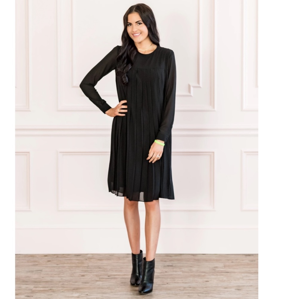 NWT Rachel Parcell x Savanna Tate long sleeve black pleated dress med